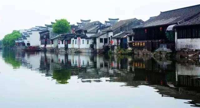 救援困倦的男孩